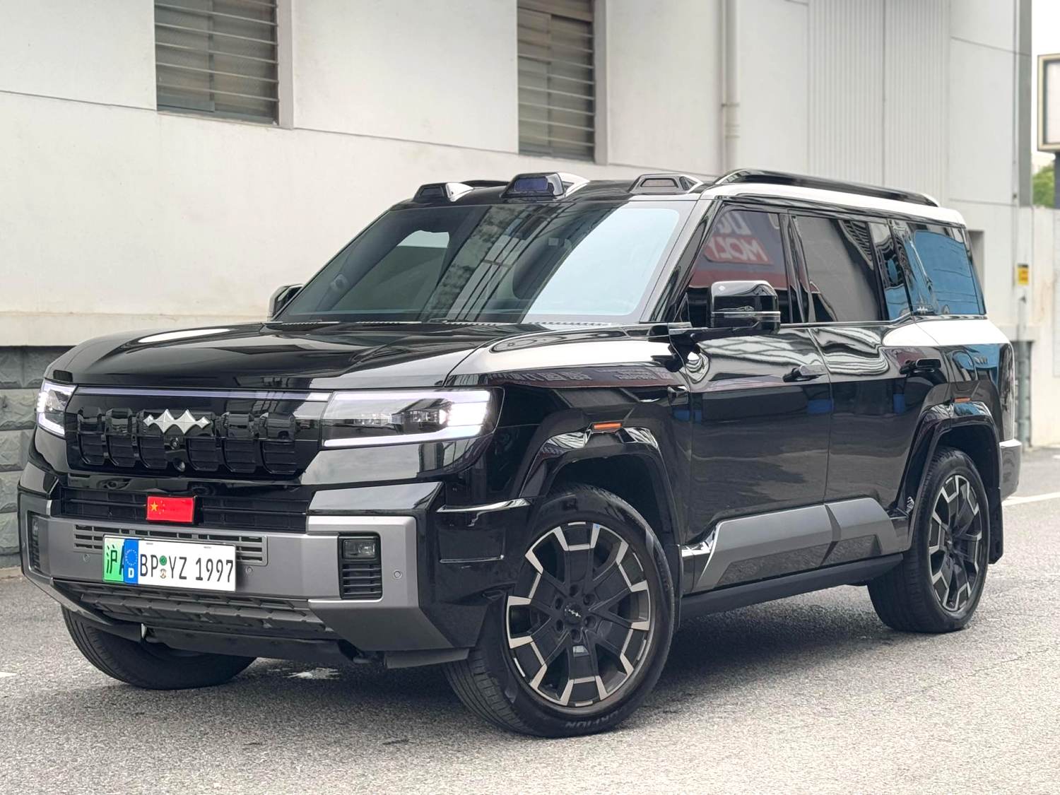 Fang Cheng Bao Leopard 8 exterior